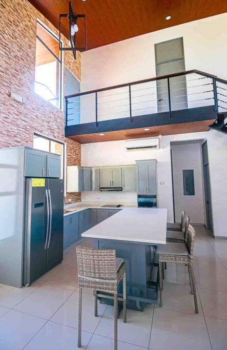 Hector House Villa Увита Екстериор снимка