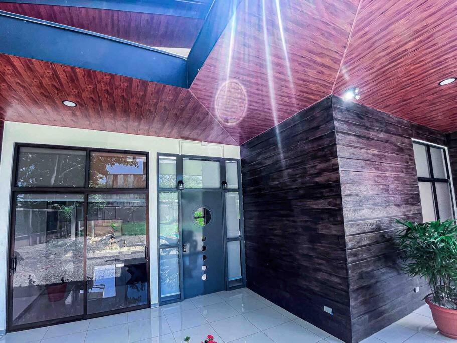 Hector House Villa Увита Екстериор снимка