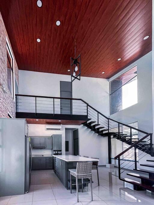 Hector House Villa Увита Екстериор снимка