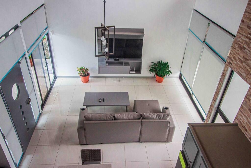 Hector House Villa Увита Екстериор снимка